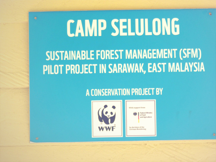 WWF事務所の看板